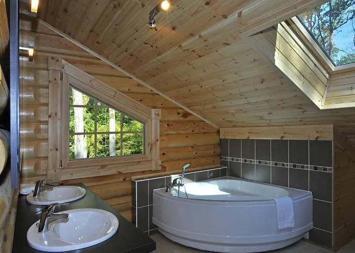 Le Pin Sylvestre Les Thermes 岩尼维利